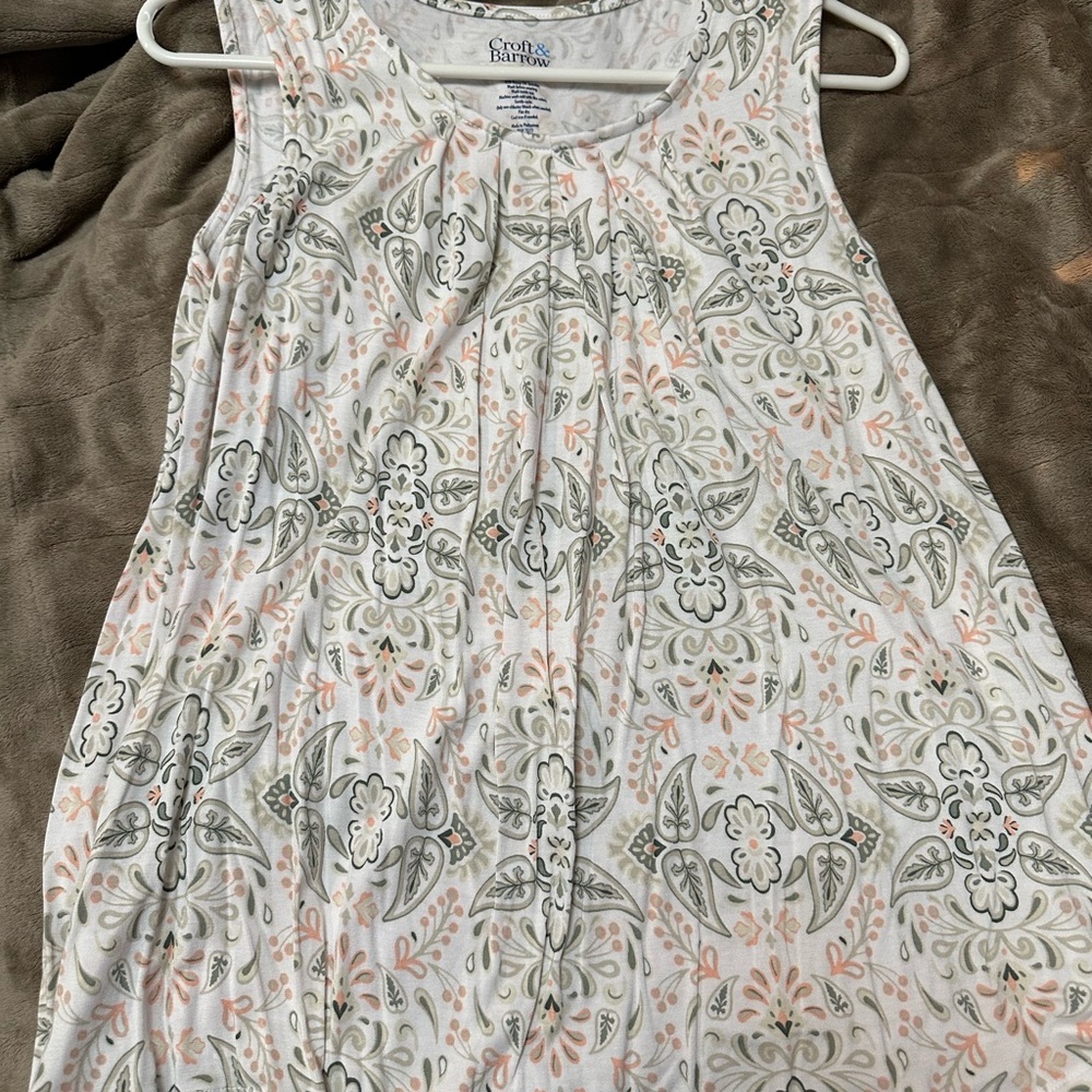 Croft & Barrow White and Gray Floral Tank Top never worn washed once
